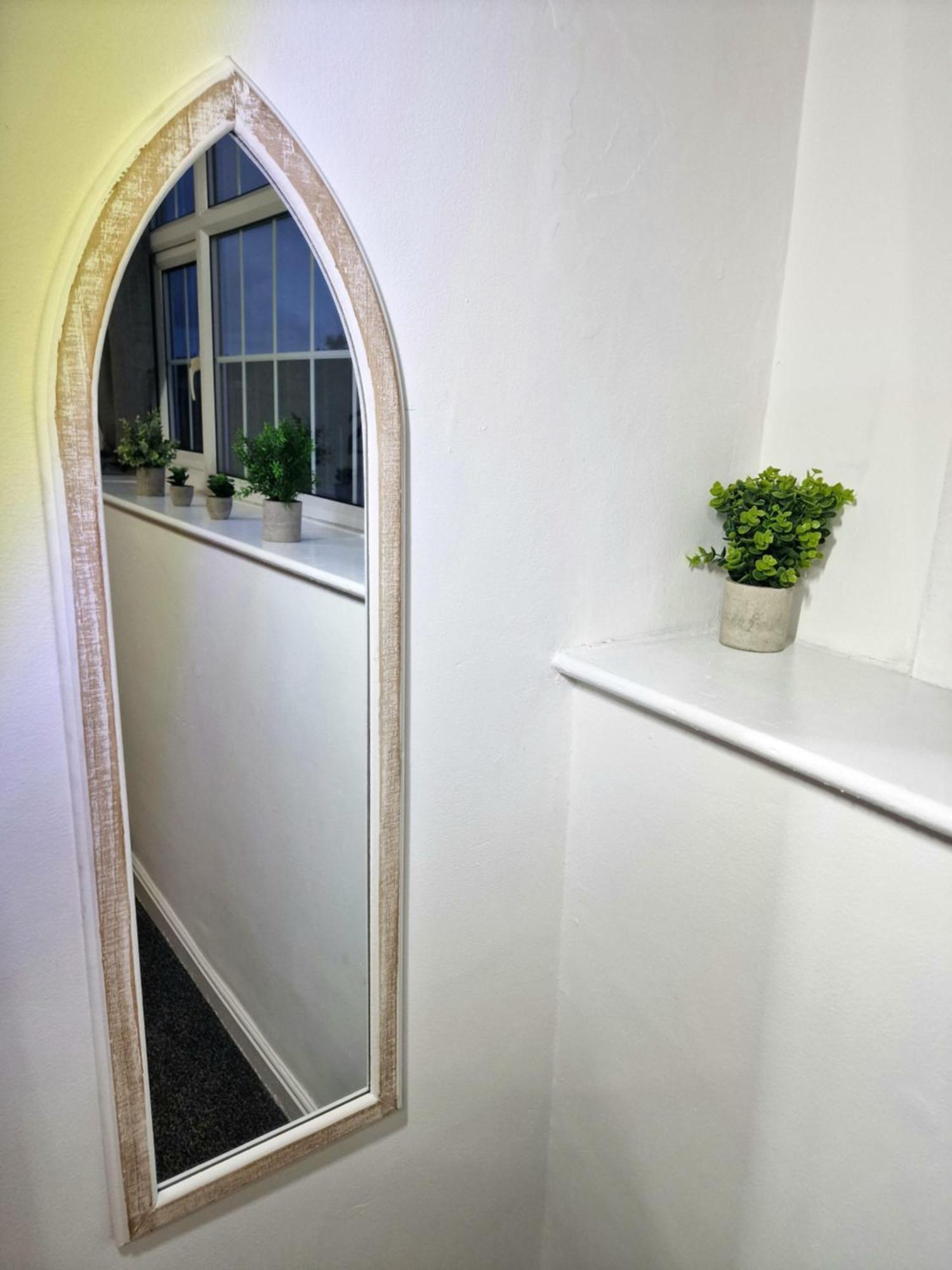 Stylish 4 Double Bedroom House In Bradford, Views Of Hillside And Parking Шипли Екстериор снимка